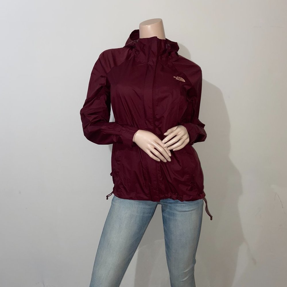 THE NORTH FACE WOMEN'S BURGUNDY WIND BREAKER JACKET - M
